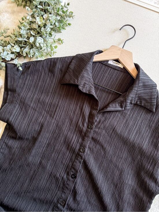 zeagoo Tops - Zeagoo Short Sleeve Button Down Textured Blouse Black Size Small